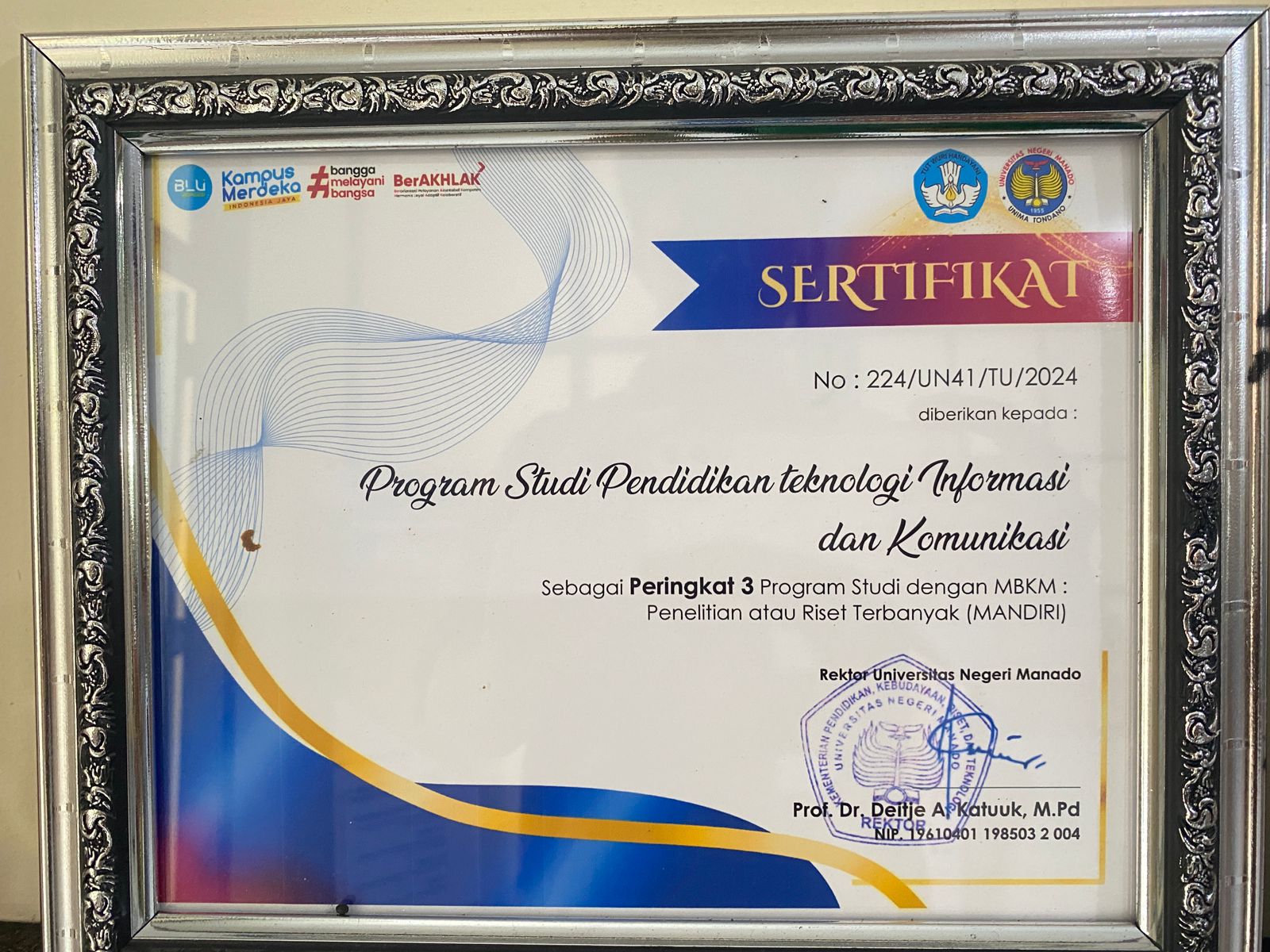 Sertifikat Peringkat 3 Penelitian atau Riset Terbanyak (MANDIRI)