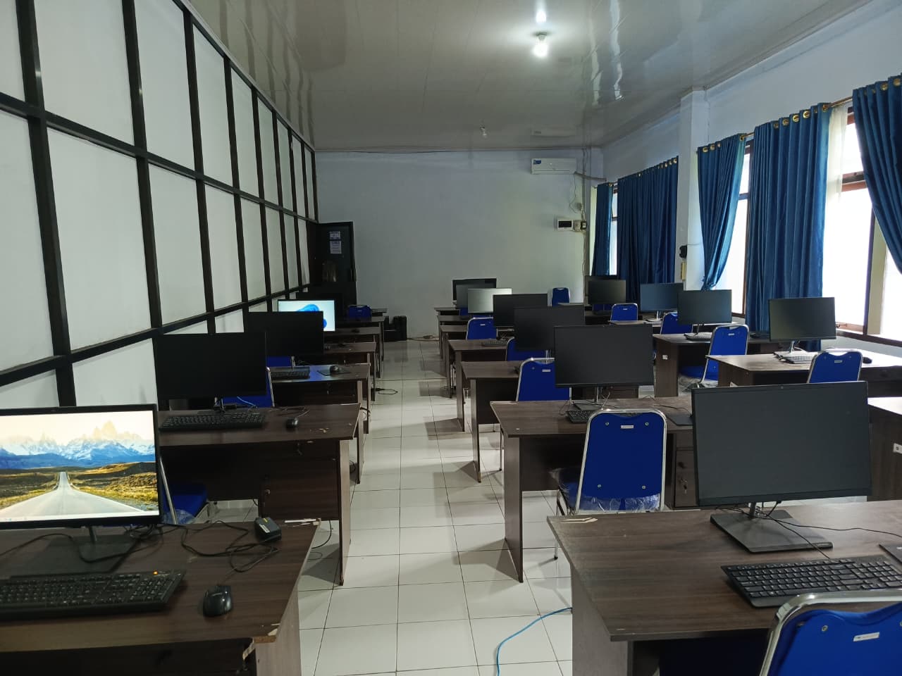 Galeri Laboratorium Jaringan Komputer