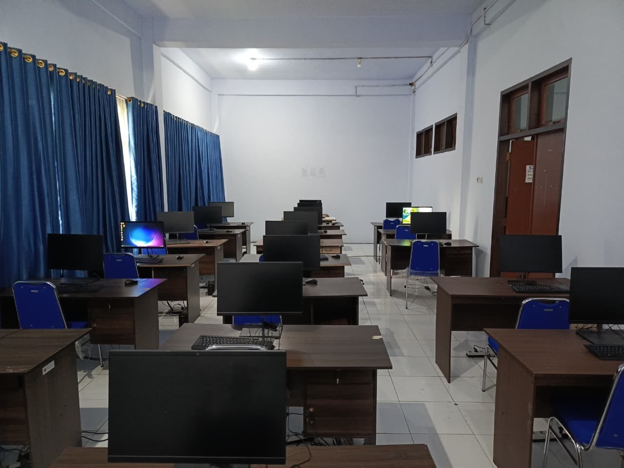 Galeri Laboratorium Jaringan Komputer